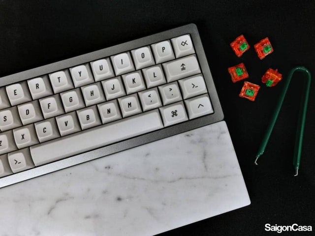 ke tay ban phim marble